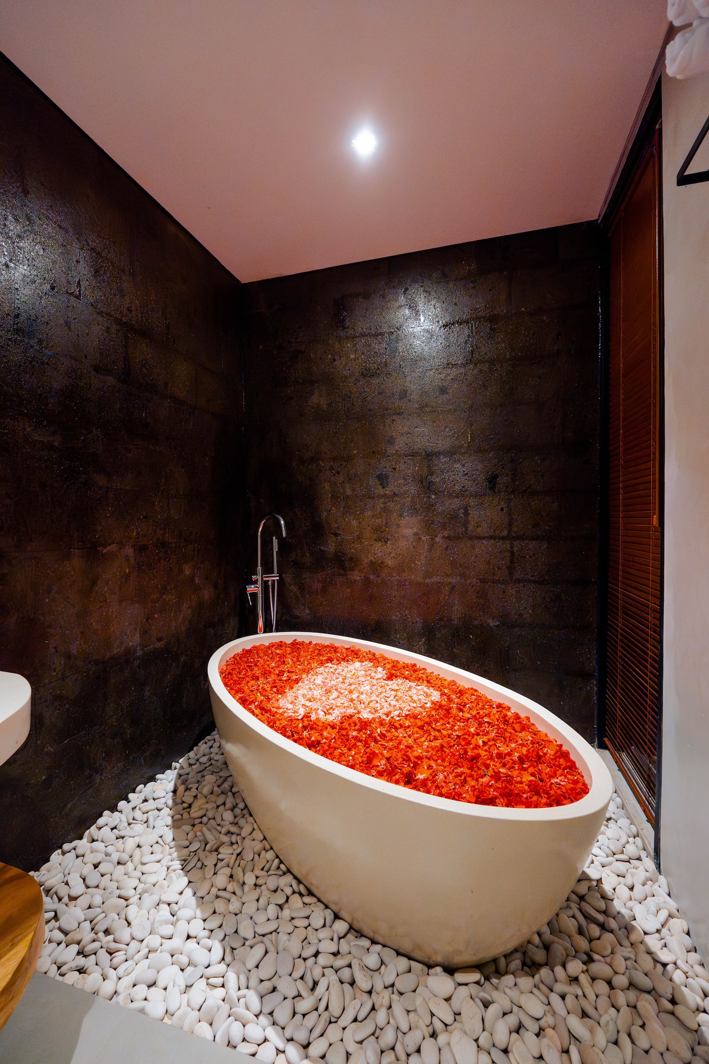 Flower bath with red petals